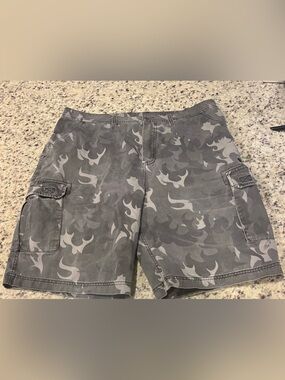 Harley Davidson Camo Cargo Shorts size 38